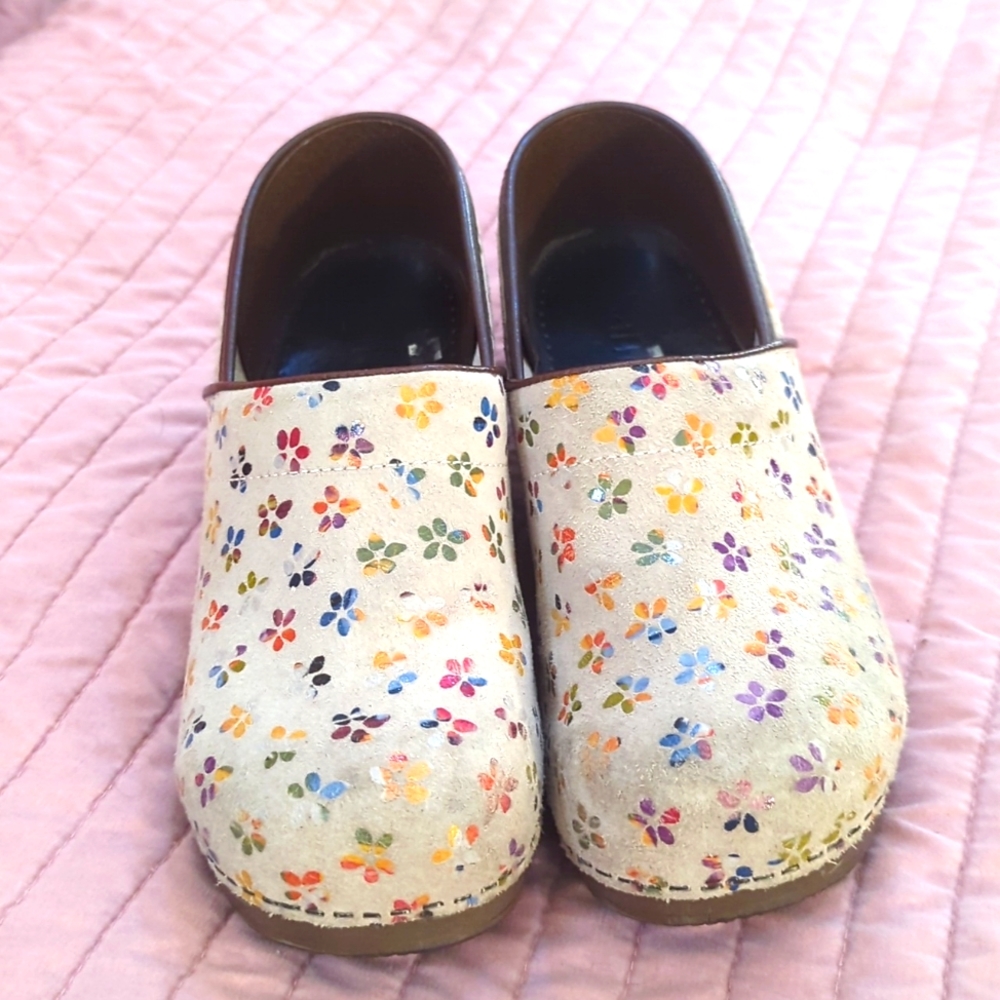 Sanita clogs